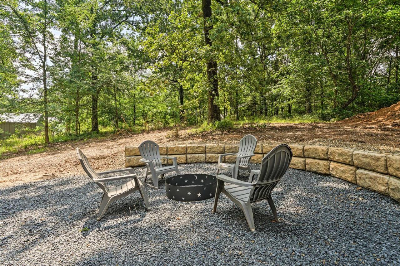 Stylish Cabin By Beavers Bend Hot Tub And Fire Pit Broken Bow Exterior photo
