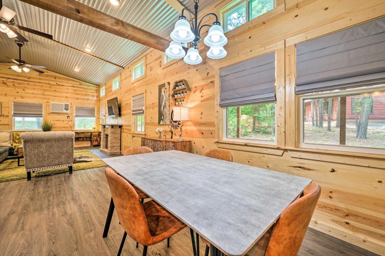 Stylish Cabin By Beavers Bend Hot Tub And Fire Pit Broken Bow Exterior photo