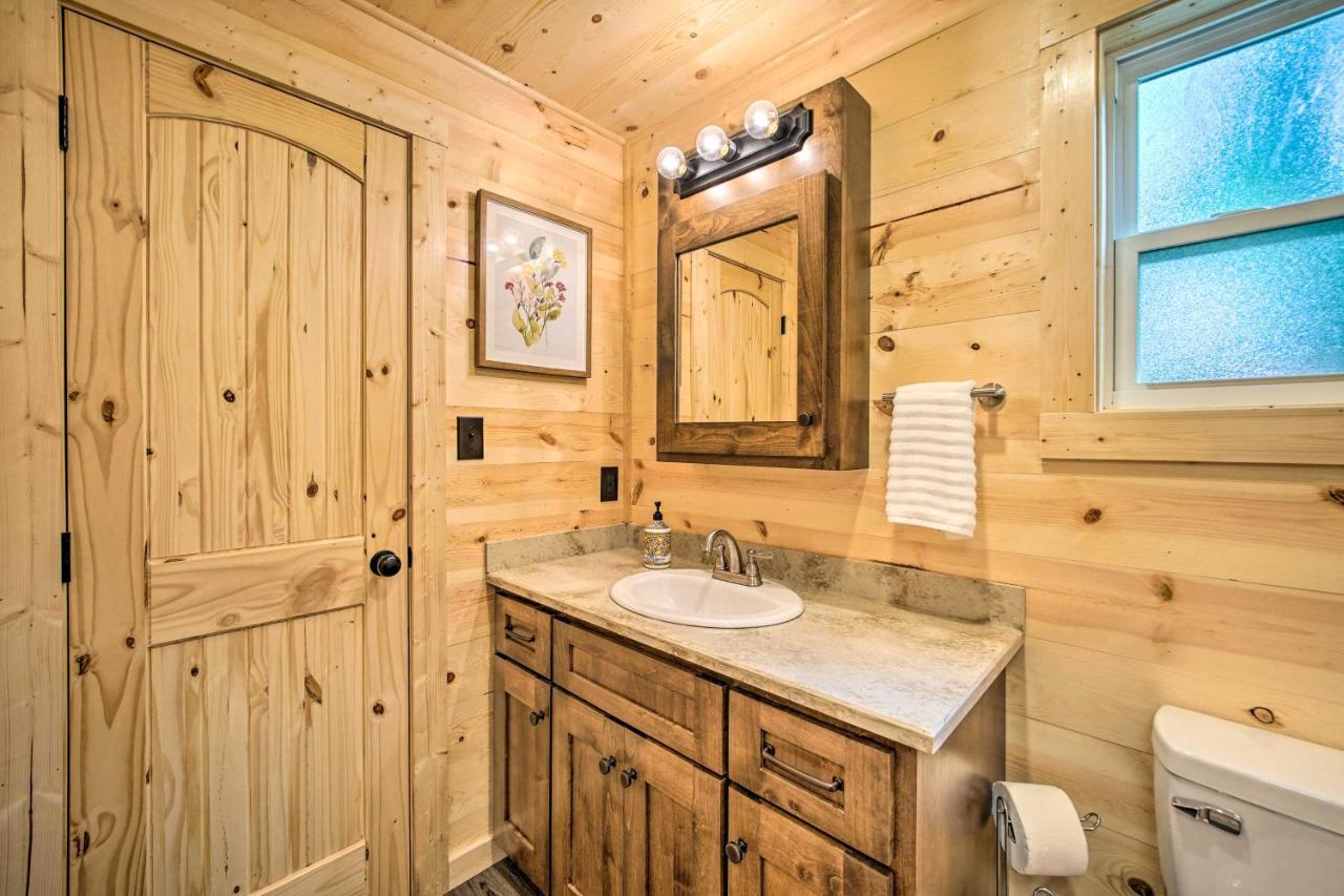Stylish Cabin By Beavers Bend Hot Tub And Fire Pit Broken Bow Exterior photo