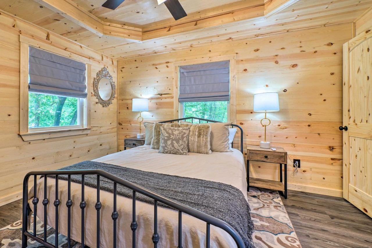 Stylish Cabin By Beavers Bend Hot Tub And Fire Pit Broken Bow Exterior photo